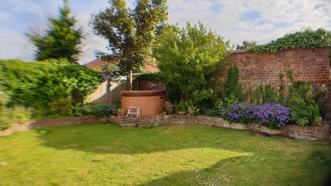 Holly Cottage, Hidden Gem In The Yorkshire Wolds Welton  エクステリア 写真